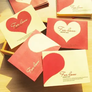 Ensemble de mini enveloppes d'amour créatives pour cartes de vœux, design romantique rouge et blanc.