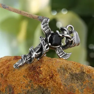 Pendentif croix ailée gothique en acier inoxydable avec pierre précieuse noire