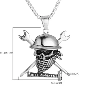 Collier pendentif tête de mort en acier inoxydable casque clés à molette bijoux punk homme.