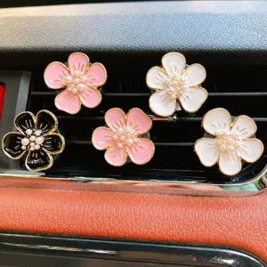 Alloy Artificial Pearl Five Petal Flower Car Air Vent Clip Daisy Aromatherapy Clip Auto Interior Perfume Diffuser