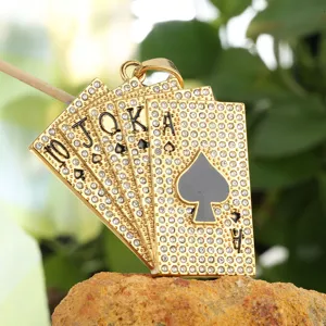 Pendentif carte de poker strass acier inoxydable plaqué or style hip-hop principal.