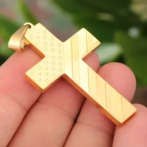 Edelstahl Kreuz Anhänger mit eingraviertem amerikanischen Flagge Sternen und Streifen Design.