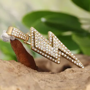 Colgante de rayo hip hop para hombre, collar dorado con circón, vista detallada del producto.