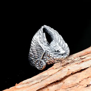 Men vintage punk titanium steel skull eagle ring close up detail shot fashion accessory