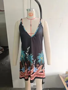 Femme été imprimé floral robe à bretelles col V palmier tropical courte robe détail vue.