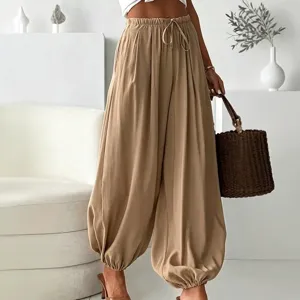 Pantalon lanterne kaki décontracté d'été avec taille élastique à cordon et coupe harem.