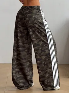 Detailed back view of women's camouflage wide-leg pants featuring contrast side stripes.