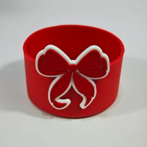 Housse de tasse en silicone avec nœud mignon, accessoire de protection pour gobelet Stanley.