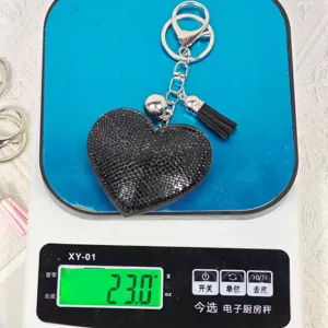 Porte-clés cœur en strass noir avec pompon élégant accessoire de sac pour femme cadeau.