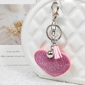 Porte-clés cœur en strass étincelant avec pompon rose et cloche accessoire élégant pour sac
