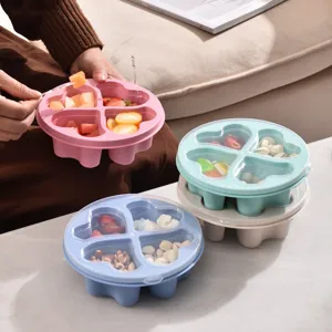 Portasnack in paglia di grano a forma di cuore con 4 scomparti per frutta e dolci.