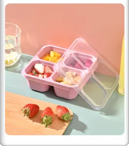Vier-compartiment snackdoos van tarwestro met doorzichtig deksel voor vers fruit.