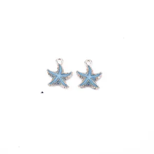 Petits pendentifs breloques étoiles de mer émail bleu pour boucles d'oreilles détails.