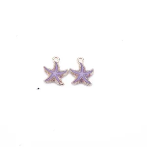 Pendentif boucles d'oreilles étoile de mer en alliage, vue rapprochée de bijoux marins.