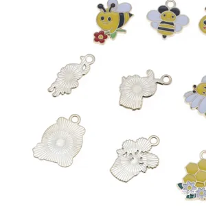 Enamel bee and daisy alloy charms detail, perfect for DIY keychain and bag decoration.