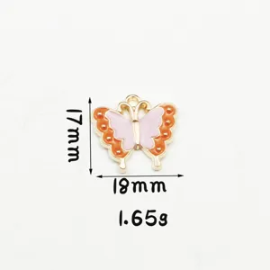 Détail du charm papillon coloré en alliage, idéal pour colliers et bracelets DIY personnalisés.
