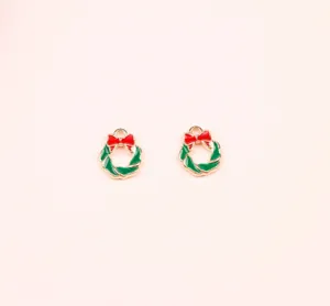 Christmas wreath alloy charms for DIY bracelets, keychains and necklaces crafting.