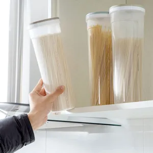 Contenitore in plastica trasparente per spaghetti e pasta con coperchio per la cucina.