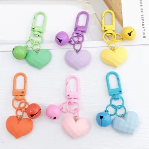 Porte-clés cœur à facettes coloré avec cloche et mousqueton, joli pendentif de sac à main.