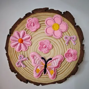 Set di toppe ricamate rosa con fiori e farfalle, simpatico adesivo in tessuto per vestiti.
