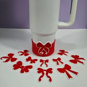 Housse de tasse en silicone avec accessoires nœud rouge pour gourde, lot déco mignon.
