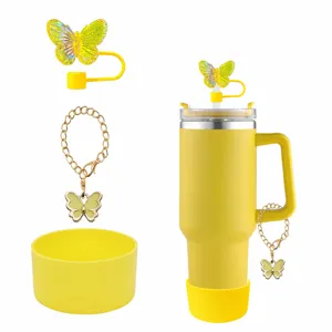 Gelber 40oz Becher mit glitzerndem Schmetterling-Strohhalmaufsatz und Zubehör-Set.