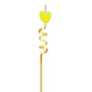 Cannuccia a spirale in plastica dorata riutilizzabile con cuore giallo per feste.