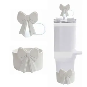Witte siliconen strik beker accessoires set met rietje hoes en bodem beschermer.