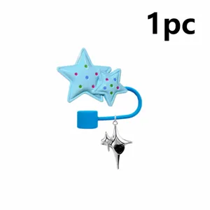 Détail de paille en résine double étoile, joli accessoire pendentif bouchon anti-poussière bleu.