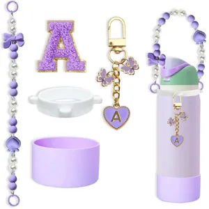 Lila Trinkflasche Zubehoer Set mit Silikon Stiefel Perlen Band und Buchstabe A Schluesselanhaenger.