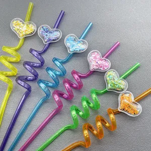 Cannucce di plastica colorate e flessibili con ciondolo a cuore glitterato per feste.
