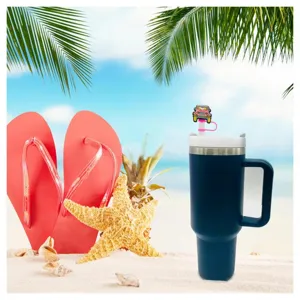 Detailansicht niedlicher Cartoon Auto Strohhalm Topper für 30oz 40oz Becher 10mm