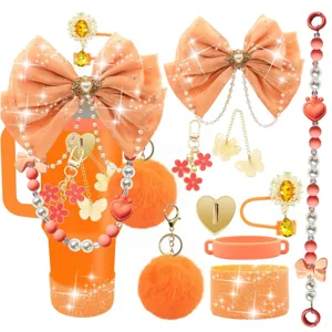 Oranger Becher Zubehoer Set mit Schleife, Kette, Bommel und Strohhalm Abdeckung.