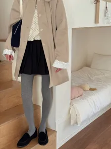 Grey cable knit tights detail view, soft combed cotton winter leggings for stylish women outfits.