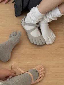 Calcetines de cinco dedos para yoga pilates de color sólido, calcetines de pantorrilla abullonados.