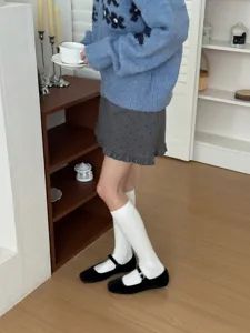 Classic solid white mid-calf socks for women, versatile knit style for daily cozy autumn outfits.