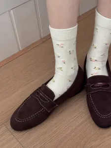 Retro floral mid-tube socks, comfortable knit warm socks for women autumn winter daily wear.