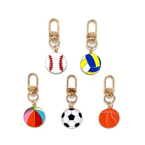 Joli ensemble de porte-clés ballons de sport avec baseball, football et basket-ball.