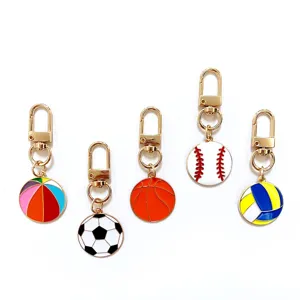 Set de porte-clés en métal sur le thème du sport avec basket football volley baseball.