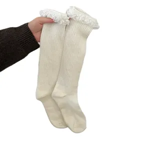 Chaussettes épaisses en éponge côtelées à volants en dentelle pour femmes en hiver.