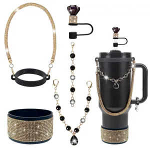 Glänzendes Strass Silikon Tassenhüllen Set mit Diamant Strohhalmabdeckung und Kette Zubehör.