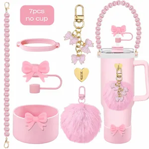 Set Accessori Carini per Bottiglia d'Acqua Fondo in Silicone Copertura per Cannuccia con Fiocco Catena di Perle Ciondolo Palla di Peluche Per Tazza