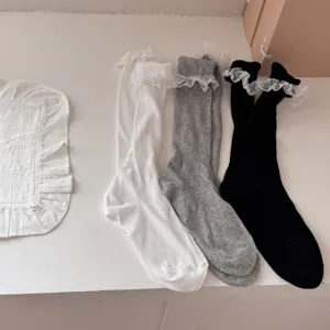 Sweet Japanese style ruffle mid-calf socks for women, breathable thin cotton socks set.
