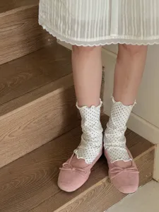 Chaussettes slouch en coton respirantes et confortables avec de jolies volants pour femmes.