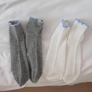 Damen Casual Baumwollmischung Mittelhohe Socken Süßes Kontrastfarben Rüschen Mesh Atmungsaktive Mode Socken Alltag