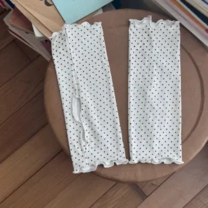 Chaussettes à étrier à pois blancs pour femmes, coton respirant jolies jambières mode.