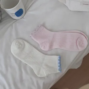 Damen süße spitzen mid-tube socken atmungsaktive kontrastfarbe bequeme tägliche kleidung.