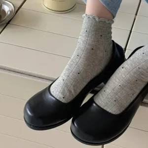 Grey polka dot ruffle ankle socks for women, sweet style breathable thin socks.