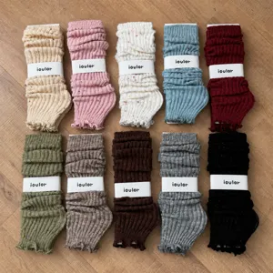 IOULOR scaldamuscoli spessi in cashmere con pois colorati, calzini stile giapponese dettaglio.