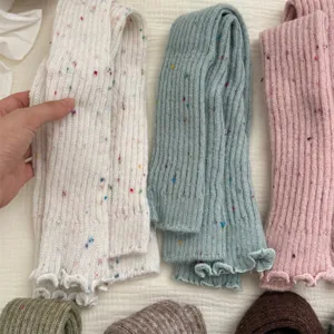 Ghette lavorate a maglia accoglienti per donne, scaldamuscoli in lana calda e spessa.